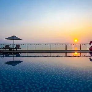 Serene Beach Hotel Danang Otel